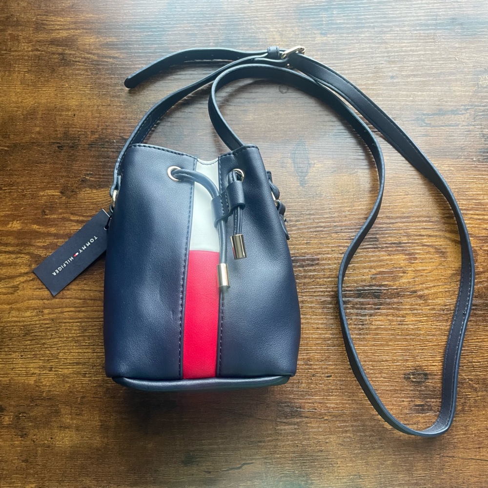Tommy Hilfiger Bucket Bag NWT